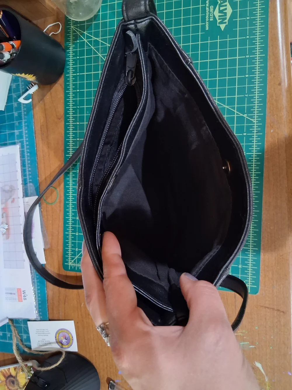 Women's Black Leather Shoulder Bag - Classic Everyday Carry